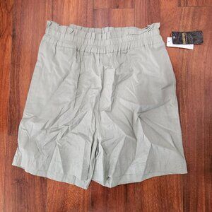 NWT Boulevard Size Medium moss green shorts